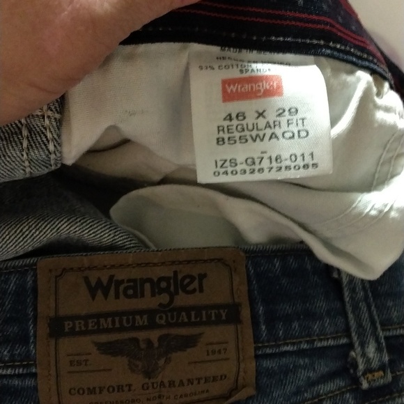 4 pair Wrangler relaxed fit jeans - Picture 3 of 3